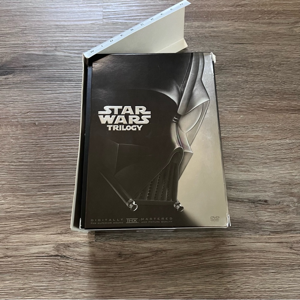 STAR WARS Trilogy 4Disc Set - Picture 3 of 10
